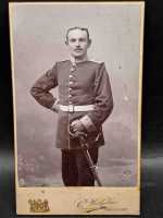 CDV um 1900 Militaria Soldat Uniform Waffenrock 8 Regiment Paradegürtel Schwert