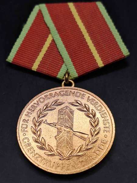 DDR NVA Orden Verdienstmedaille Grenztruppen Goldstufe Spange Militaria