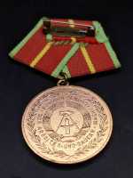 DDR NVA Orden Verdienstmedaille Grenztruppen Goldstufe Spange Militaria