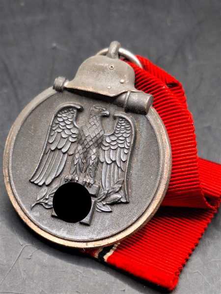 Medaille Winterschlacht im Osten 1941/42 Gefrierfleischorden Eisbeinorden am Band