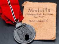 Medaille Winterschlacht im Osten 1941/42 Gefrierfleischorden Hersteller 3 Wilhelm Deumer Lüdenscheid Tüte