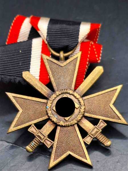 Kriegsverdienstkreuz mit Schwerter 1939 2. Klasse KVK Orden Ehrenzeichen am Band Hersteller 4