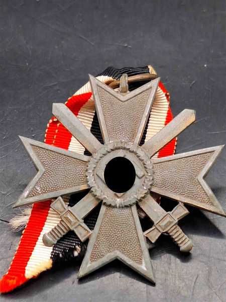 Kriegsverdienstkreuz mit Schwerter 1939 2. Klasse KVK Orden Ehrenzeichen mit Band Hersteller 4