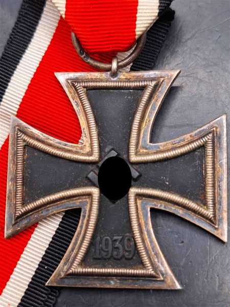 EK2 Eisernes Kreuz 2. Klasse 1939 am Band Hersteller 25 Arbeitsgemeinschaft der Graveur-, Gold- und Silberschmiedeinnungen Hanau