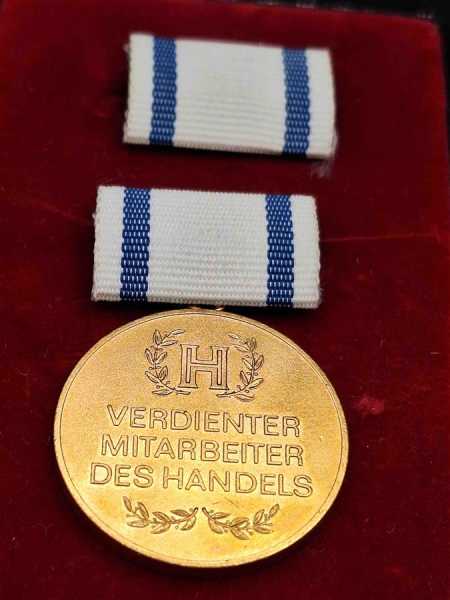 DDR Orden Verdienter Mitarbeiter des Handels - Sehr selten! Mit Bandspange