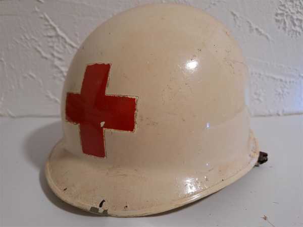 Stahlhelm Casque Steelhelmet Rot Kreuz mit Emblem Erste Hilfe Einsatz Militaria