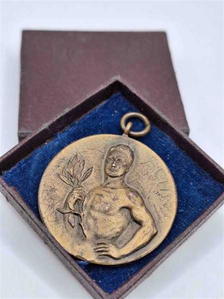 Sieger Medaille 10. Neusser Turn Sportwoche 1930 2. Sieger Schachtel B.H. Mayer