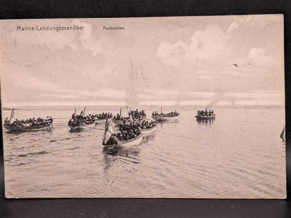 AK Ansichtskarte Postkarte Feldpost Marine-Landungsmanöver Ausbooten 1908 Fahne