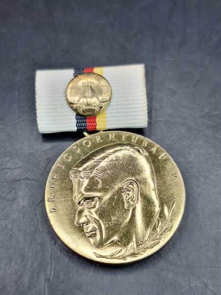 DDR Orden NVA Medaille Dr. Theodor Neubauer Goldstufe