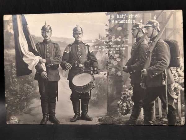 AK Ansichtskarte Postkarte Feldpostkarte Ich hatt einen Kameraden Fahne Trommel