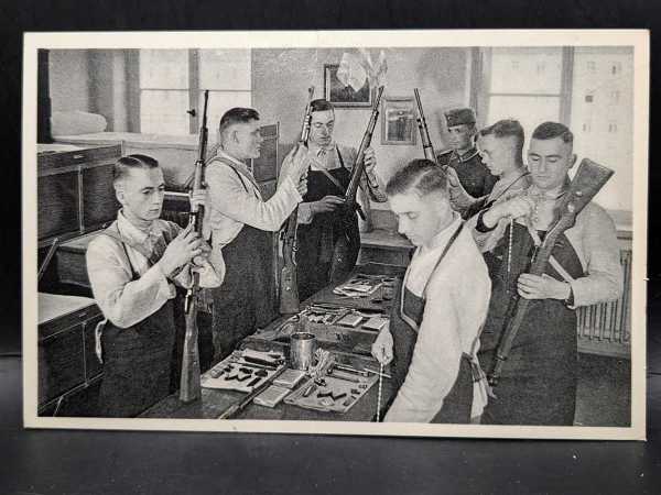 AK Ansichtskarte Postkarte 2. WK Soldaten Die Wehrmacht Gewehrreinigen 1938