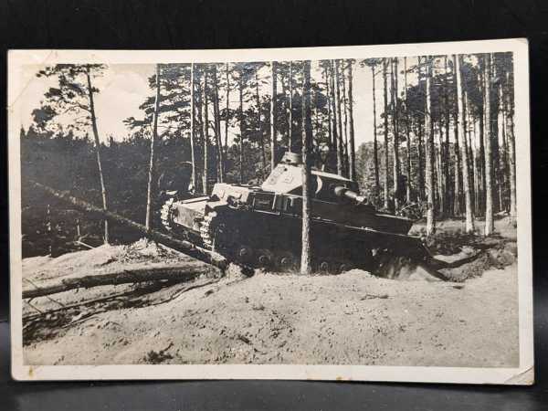 AK Ansichtskarte Postkarte 2. WK Paderborn Feldpost Panzer fährt Baum um