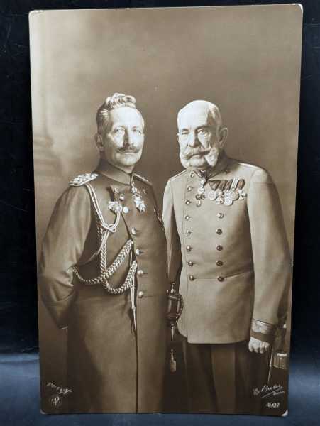 AK Ansichtskarte Postkarte Kaiser Wilhelm Franz Josef  in Uniform Viele Orden