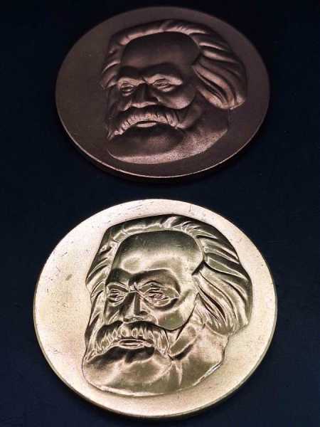 DDR NVA Medaille Münze 2 Stück Bronze Gold Karl Marx Verleihungsmedaille