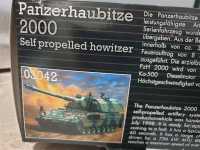 Revell 03042 Panzerhaubitze 2000 Self Propelled Howitzer Panzer Modellbau 1:35