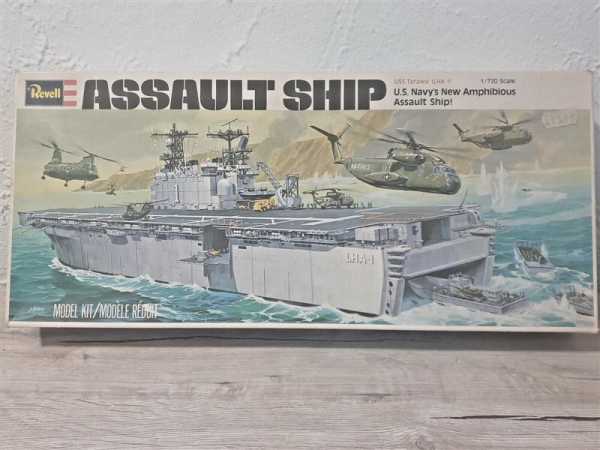 Revell H-406 Assault Ship US Navy New Amphibious Ship 1:720 Flugzeugträger Model