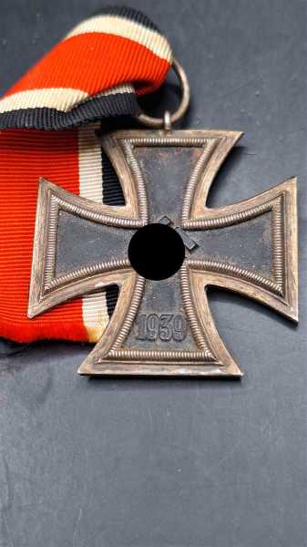 EK2 Eisernes Kreuz 2. Klasse 1939 Am Band Schöner Zustand mit Hersteller 25