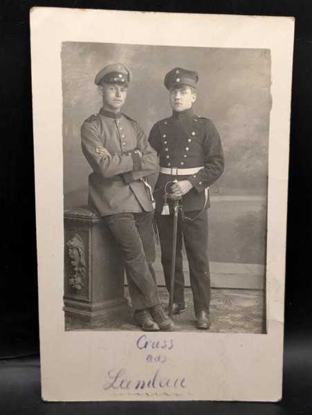 AK Ansichtskarte Postkarte Feldpost 2 Soldaten Landau Veschiedene Uniformen