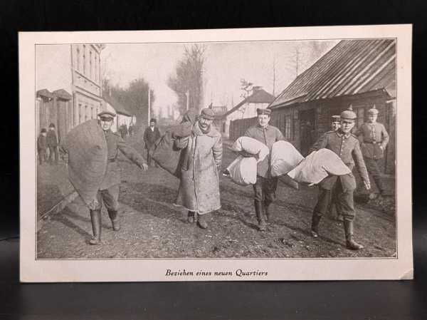 AK Ansichtskarte Postkarte Feldpost Soldaten Beziehen eines neuen Quartiers